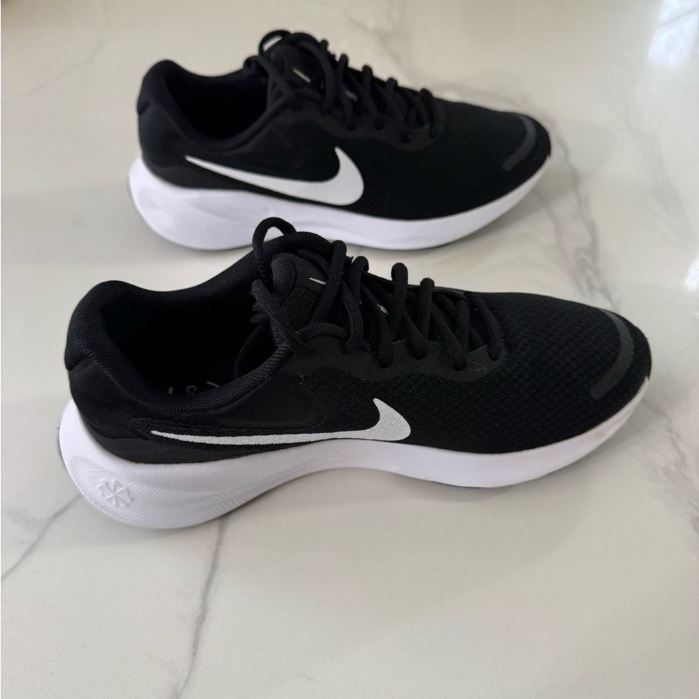 Women’s Nike Revolution 7 Running Shoe 7.5 - Picture 4 of 5
